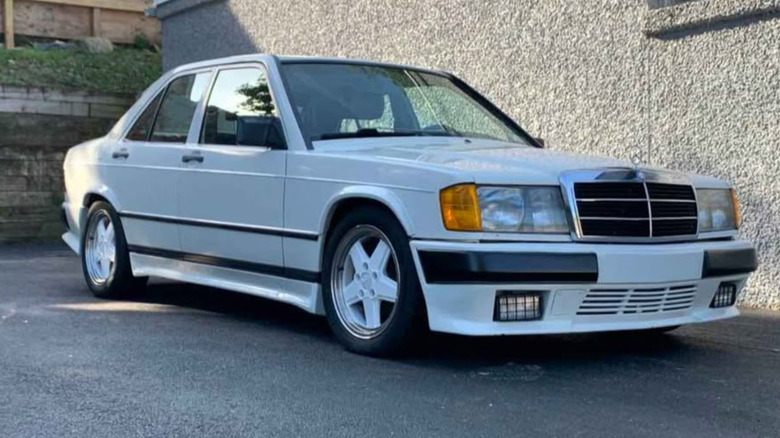 Білий Mercedes-Benz 190e