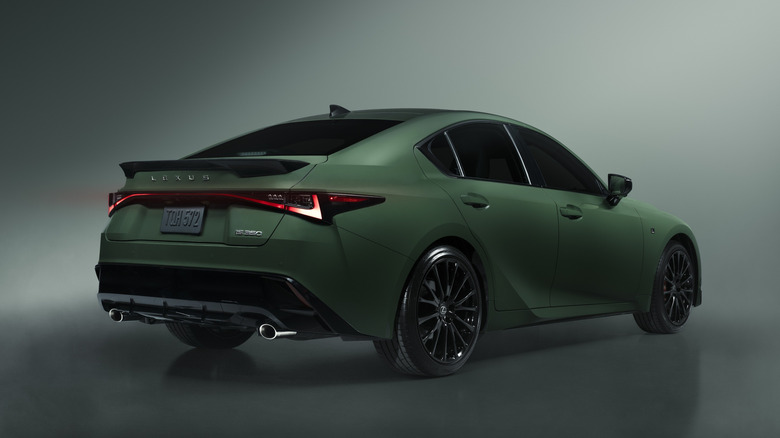 Вигляд ззаду 3/4 Lexus IS Special Appearance Package 2027 року.