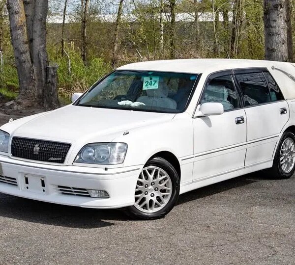 Дрифт-катафалк: Toyota Crown з двигуном 1JZ готовий до шалених поворотів на похоронах