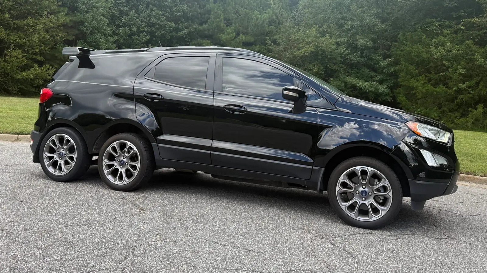 Шестиколісний Ford EcoSport