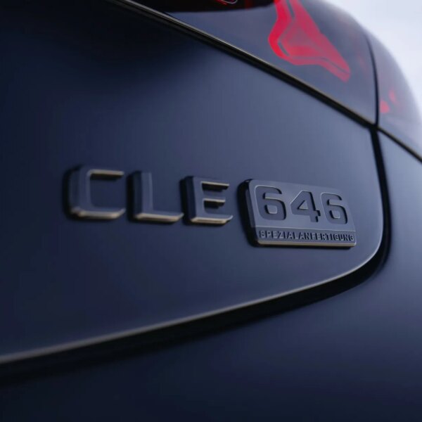 Mercedes-AMG повертає V8 у C-Class, відмовляючись від турбо-чотири PHEV