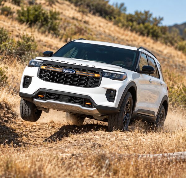 Ford Explorer Tremor 2026 долає бездоріжжя