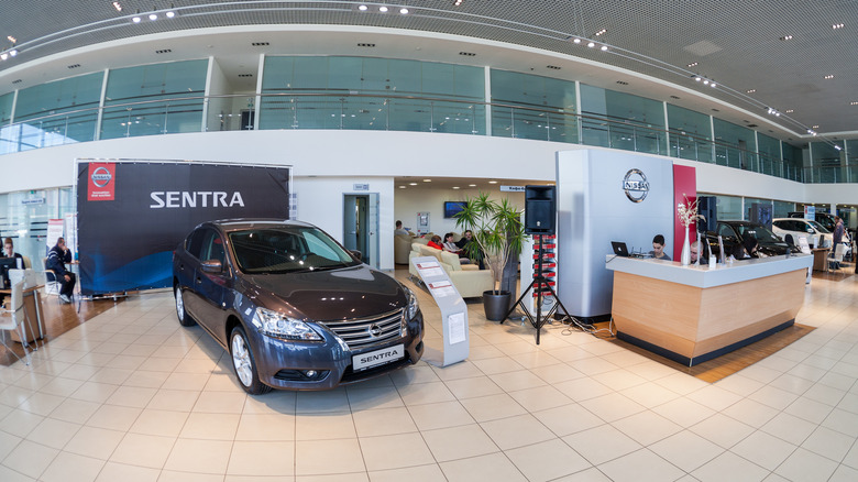 Інтер'єр офіційного дилера Nissan. Nissan — японський багатонаціональний автовиробник.