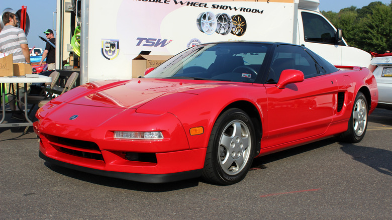 Червоний Acura NSX 1990 року