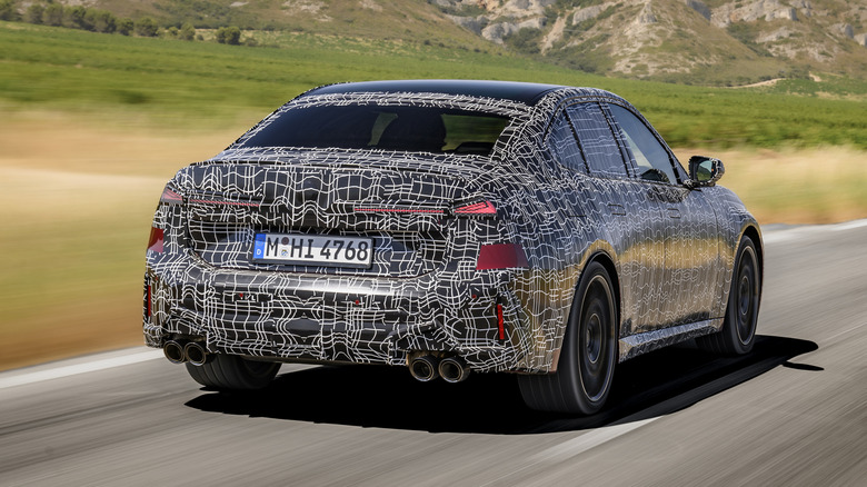 BMW M350 xDrive під час руху