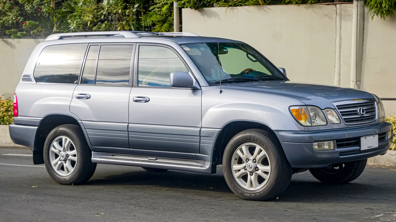 Світло-блакитний Lexus LX 470 2002 року