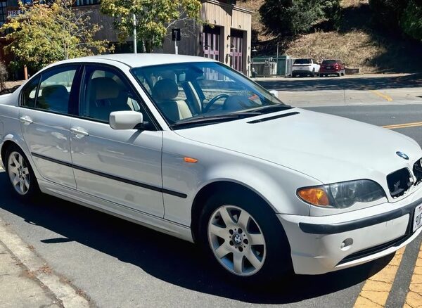 BMW 320i 2005 за $2,900: чи вартий цей “канадський” екземпляр шаленої економії?
