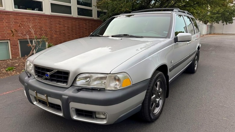 2000 Volvo V70 XC з відновленим техпаспортом, вид зпереду три чверті