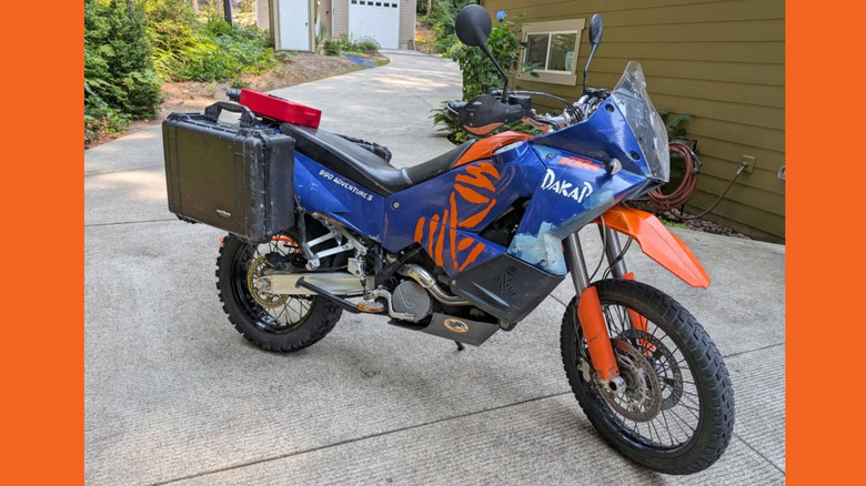 Синьо-оранжевий KTM 990 Adventure