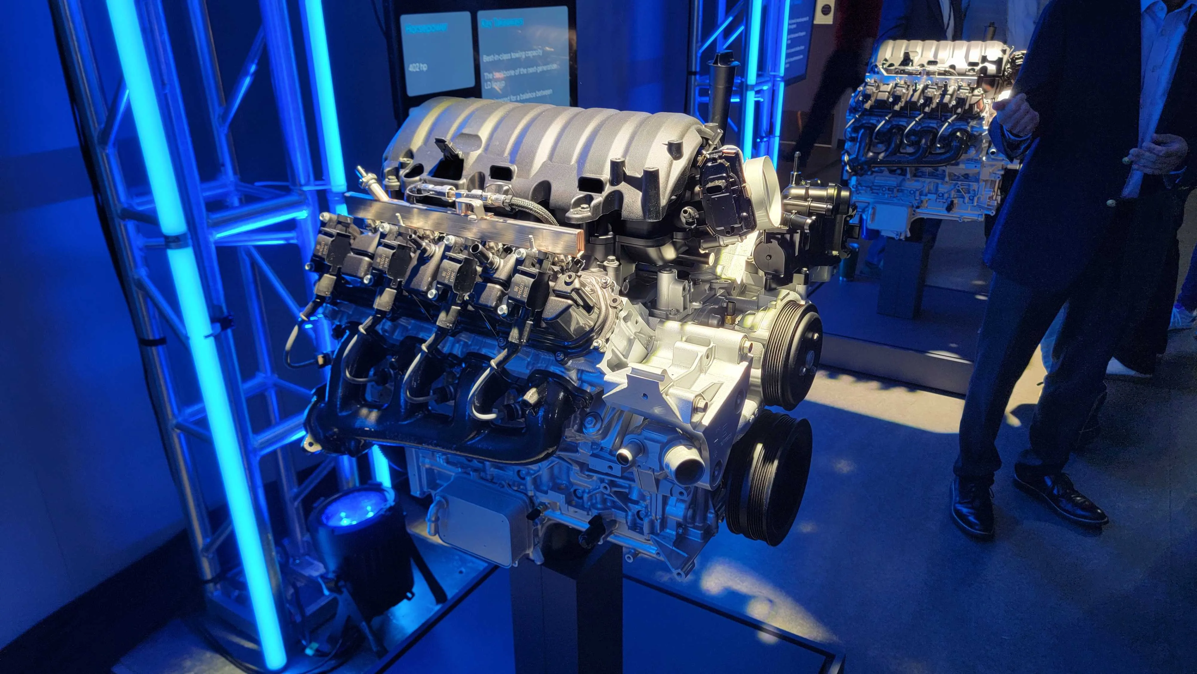 5.7-літровий V8 малого об'єму L76