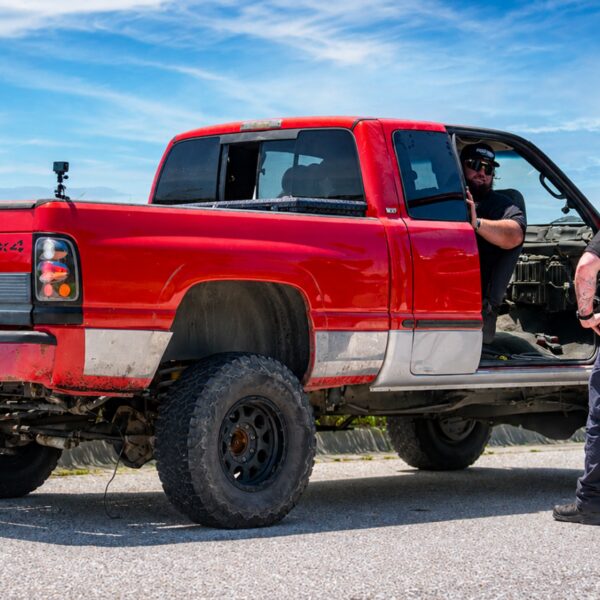 Канзаський ютубер створив Dodge Ram Cummins навпаки, що обманює поліцейських