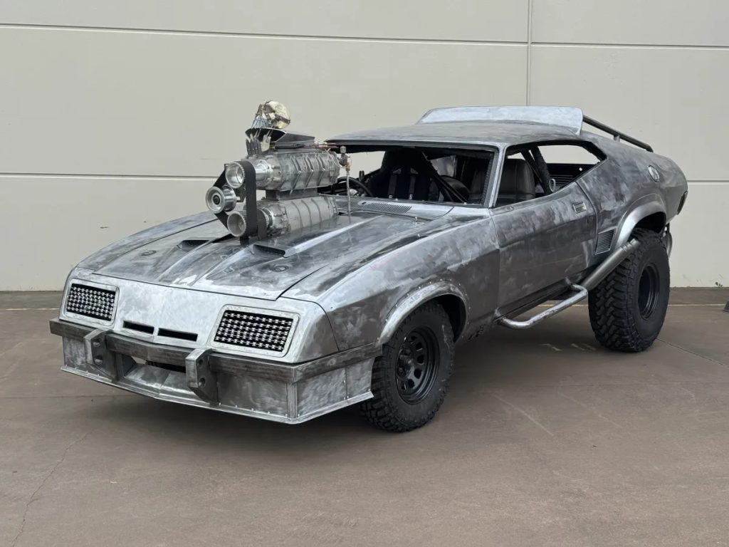 Культовий чорний Pursuit Special Interceptor з фільму «Шалений Макс»