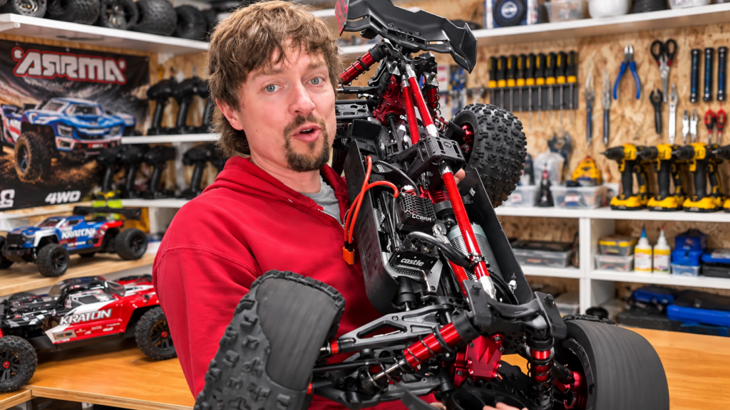 Збільшений радіокерований вантажний автомобіль ARRMA Kraton 8S