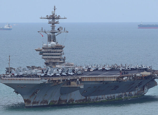 USS Abraham Lincoln повертається з рекордного походу: судно вкрите іржею після 286 днів у морі
