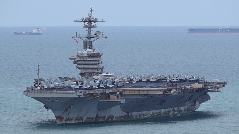 USS Abraham Lincoln прибуває до порту в Паттаї, Таїланд, 2 вересня 2026 року