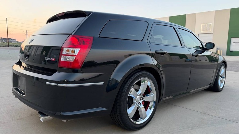 2007 Magnum SRT8 з заднього боку