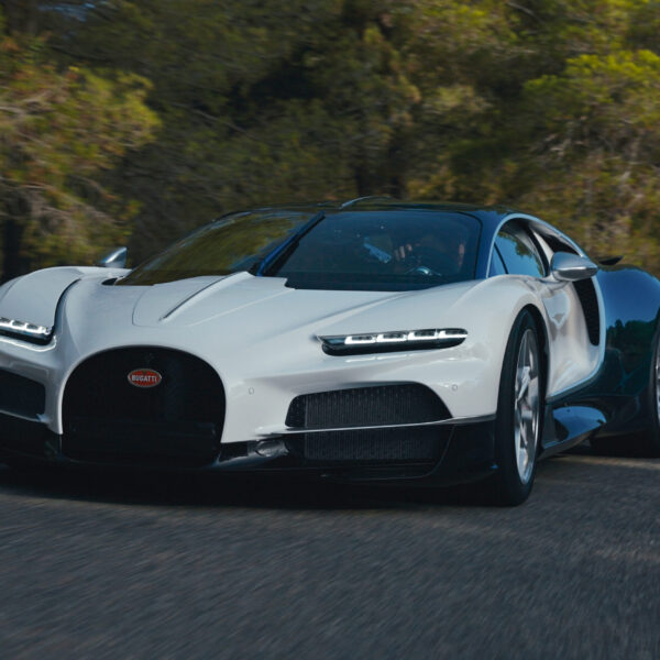Bugatti Tourbillon: як французькі інженери створили “брудний” звук V16