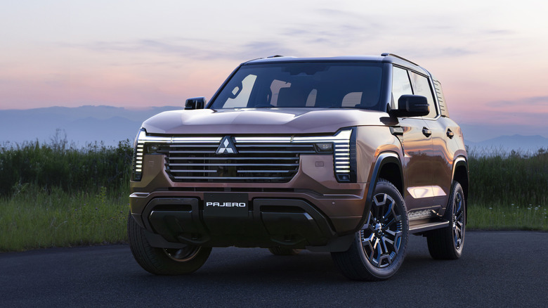 Mitsubishi Pajero передній вигляд 3/4
