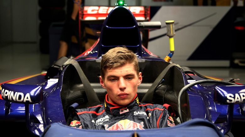 Макс Ферстаппен з Нідерландів та Scuderia Toro Rosso під час примірки сидіння перед Гран-прі Японії Формули-1 на трасі Судзука 2 жовтня 2014 року в Судзуці, Японія.