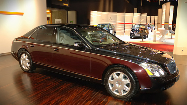 Maybach 62, вид збоку в автосалоні