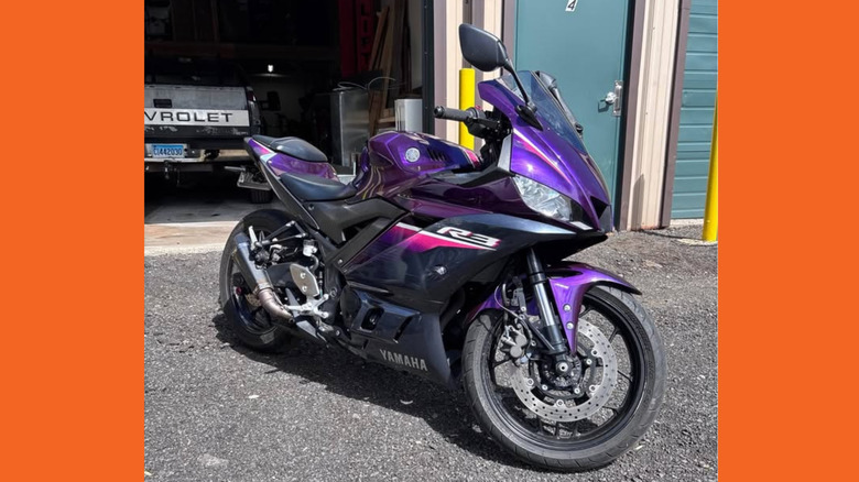 Фіолетовий Yamaha R3