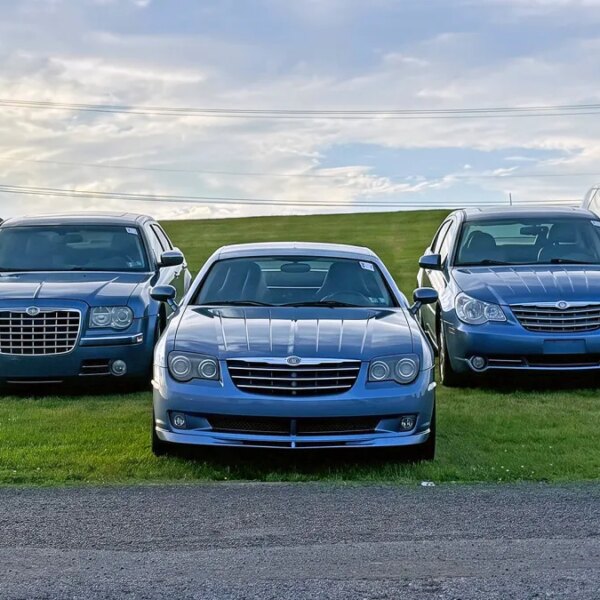 Колекціонер зібрав усі Chrysler 2007 року в одному відтінку синього