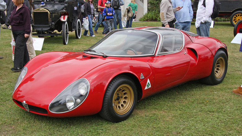 Червоний прототип Alfa Romeo Tipo 33 Stradale 1967 року