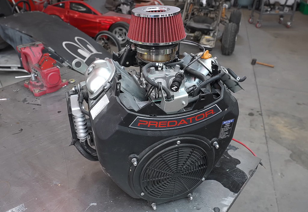 Двигун V-Twin у рамі мінібайка