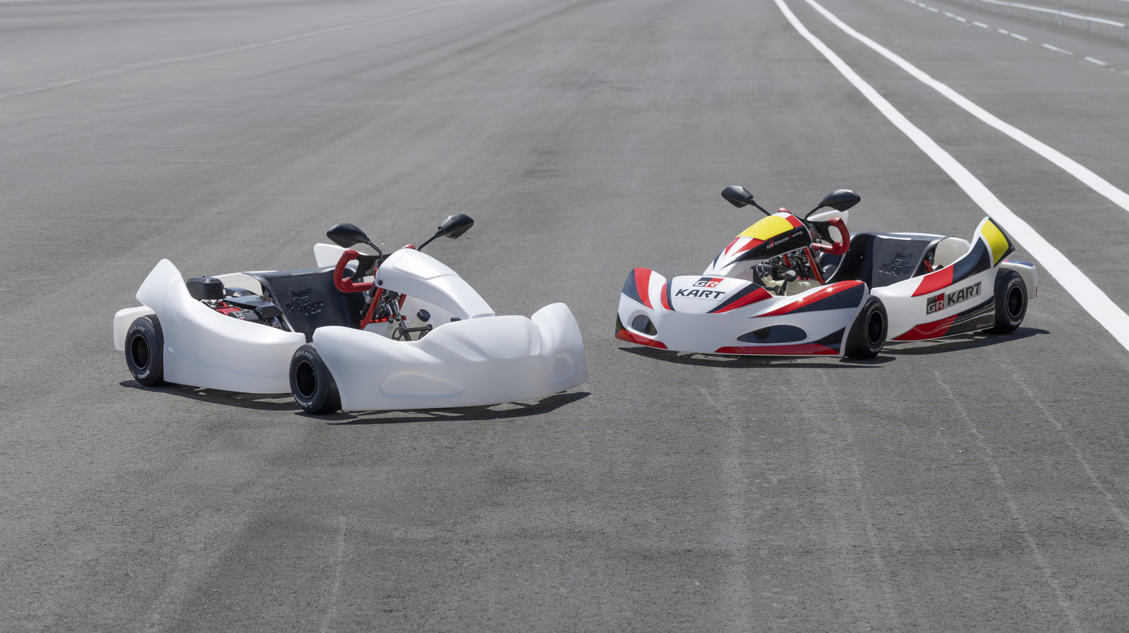 Два картинги Toyota GR Kart, припарковані поруч.