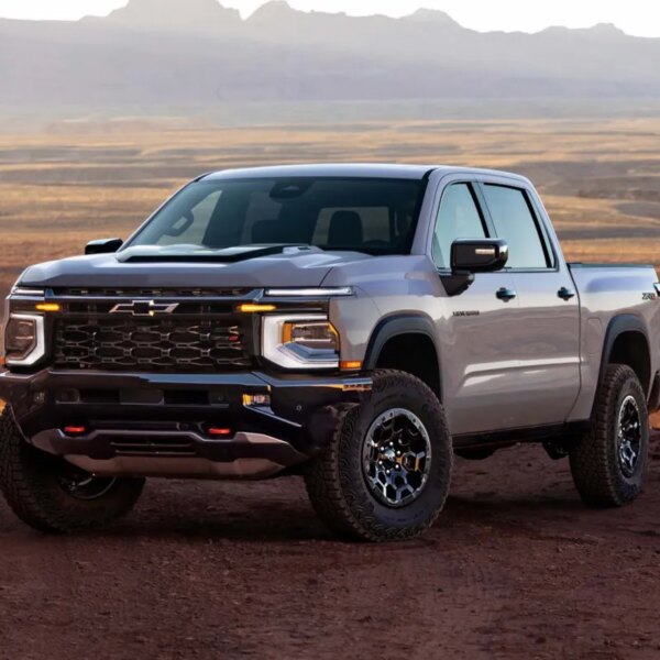 Нові V8-вантажівки GM відмовляються від щупа на користь цифрового датчика