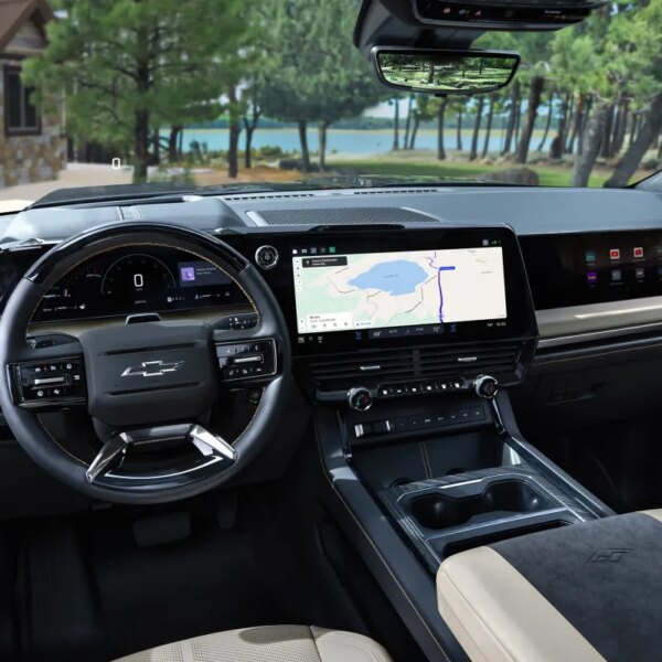 GM підкорився Apple CarPlay та Android Auto