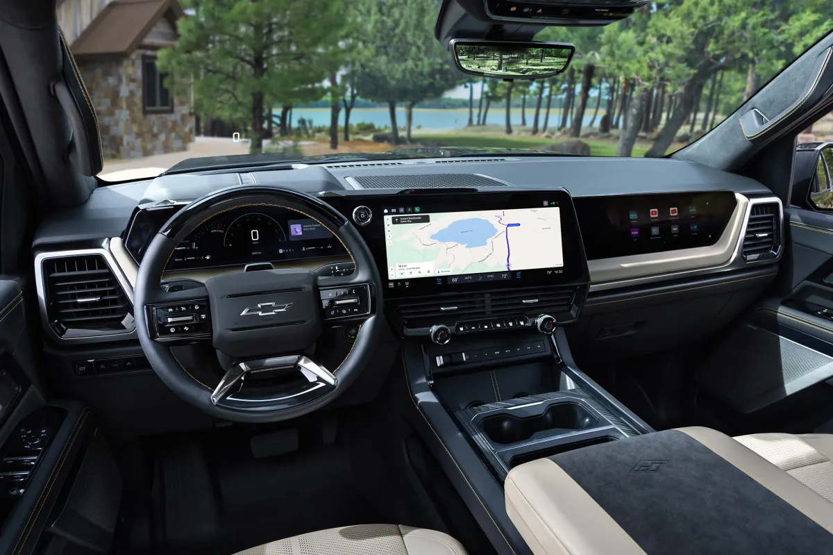 Інтер'єр Chevrolet Silverado High Country