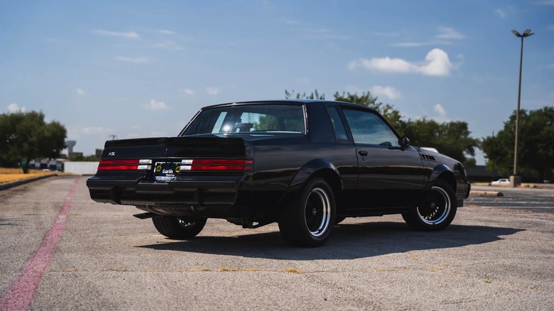 Задня 3/4 частина Buick GNX 1987 року на продаж