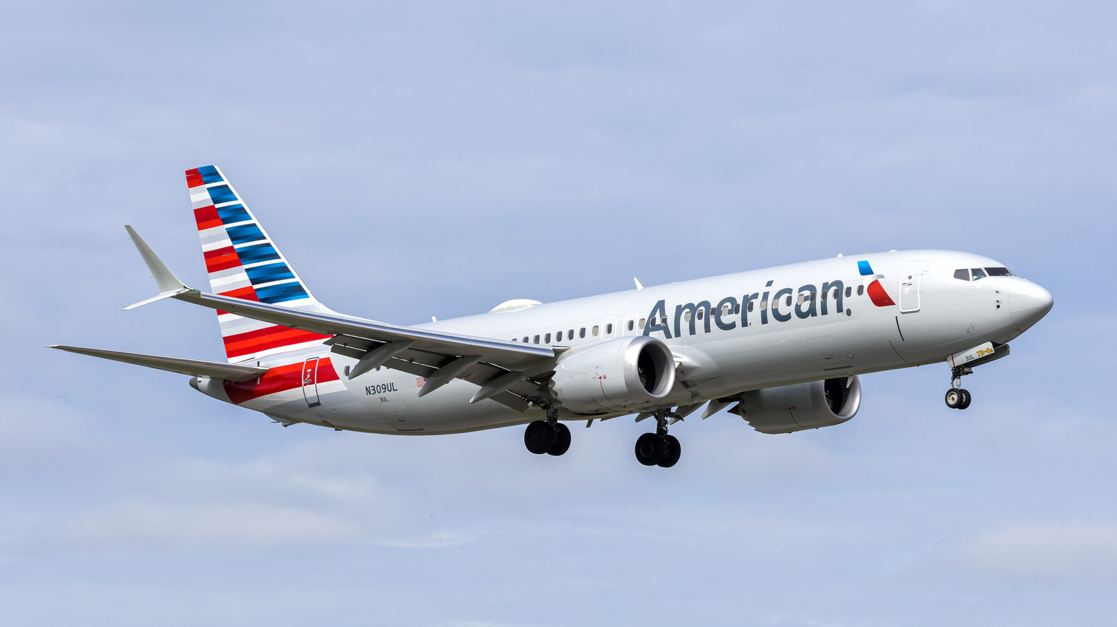 Літак American Airlines Boeing 737-8MAX під час зльоту