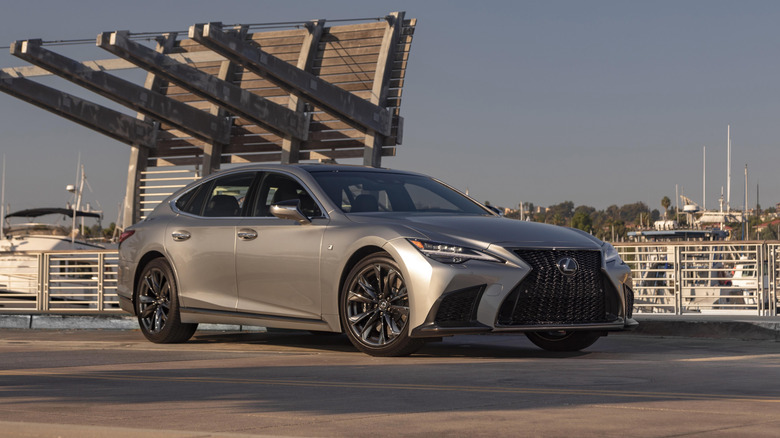 Скільки втратив у ціні Lexus LS 500 за 5 років