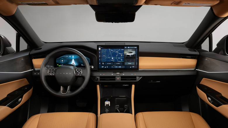 Інтер'єр Lexus NX 2027 року.
