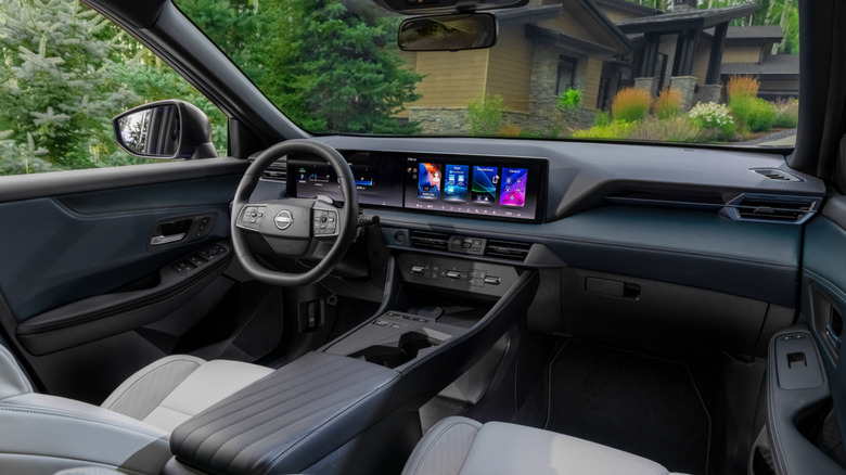 Інтер'єр Nissan Rogue Hybrid 2027 року