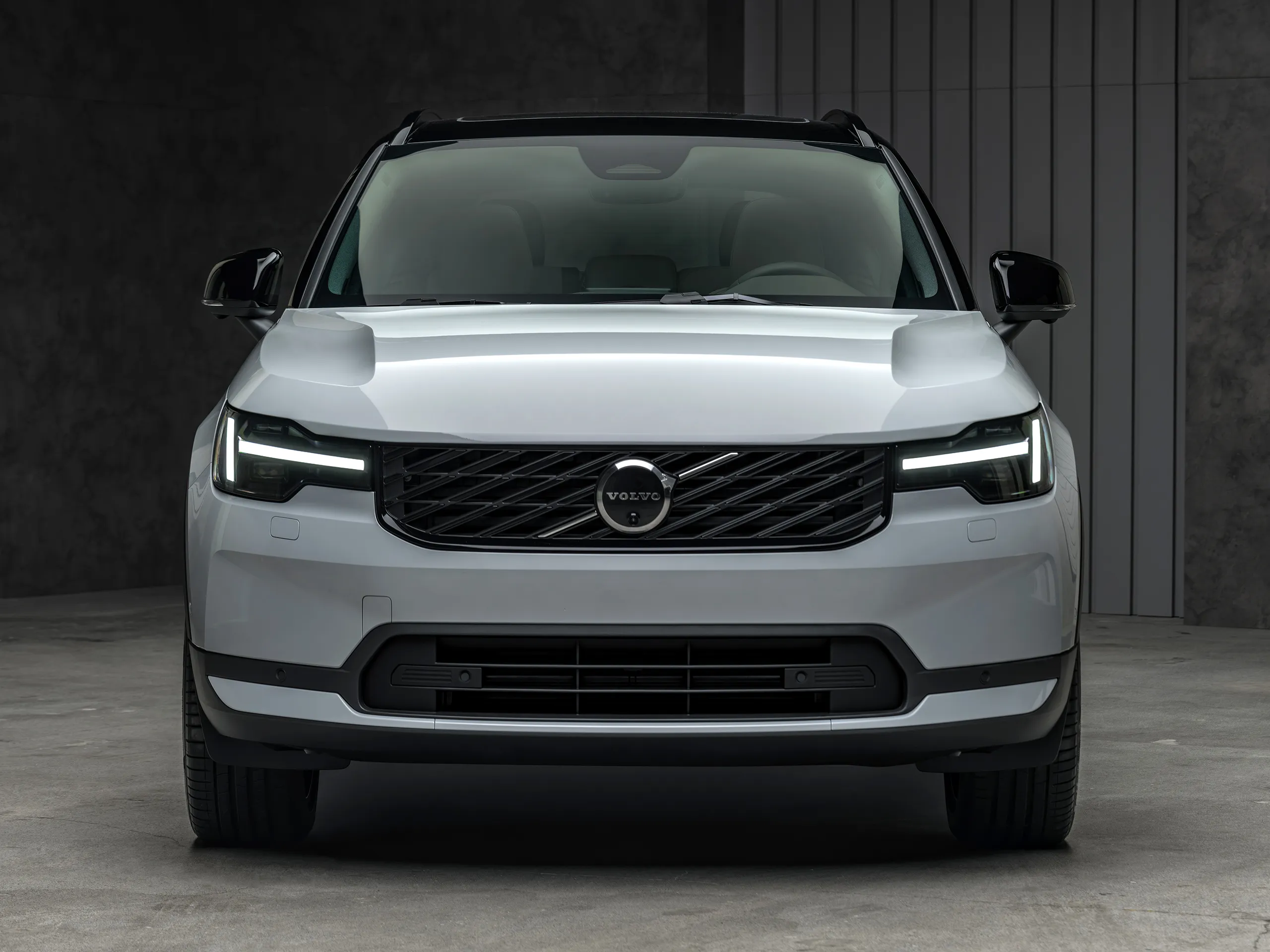 Передній вигляд Volvo XC40
