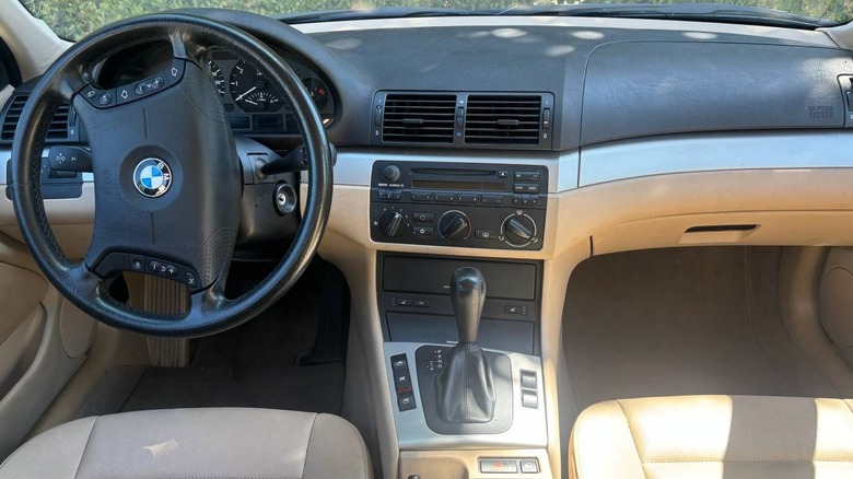 2005 BMW 320i dashboard image