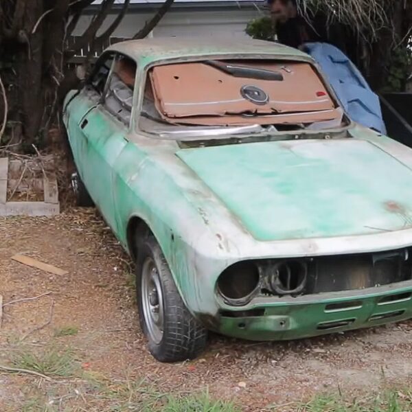 YouTube-блогер встановив V8 від Ferrari 360 у Alfa Romeo 1973 року