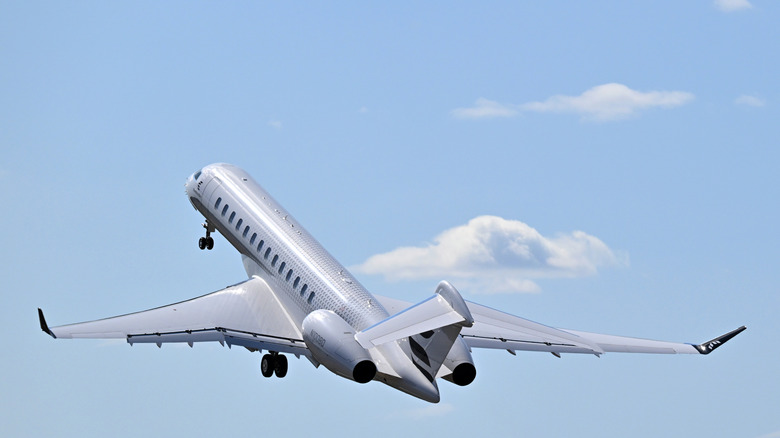 Літак Bombardier Global 8000