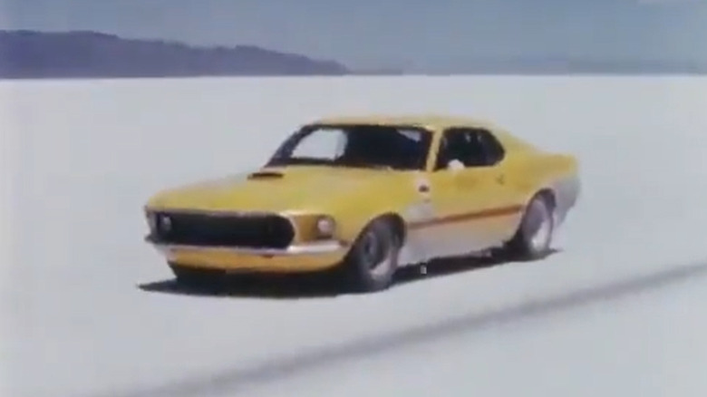 Жовтий Ford Mustang Mach 1 1969 року на Боневілі в 1968 році