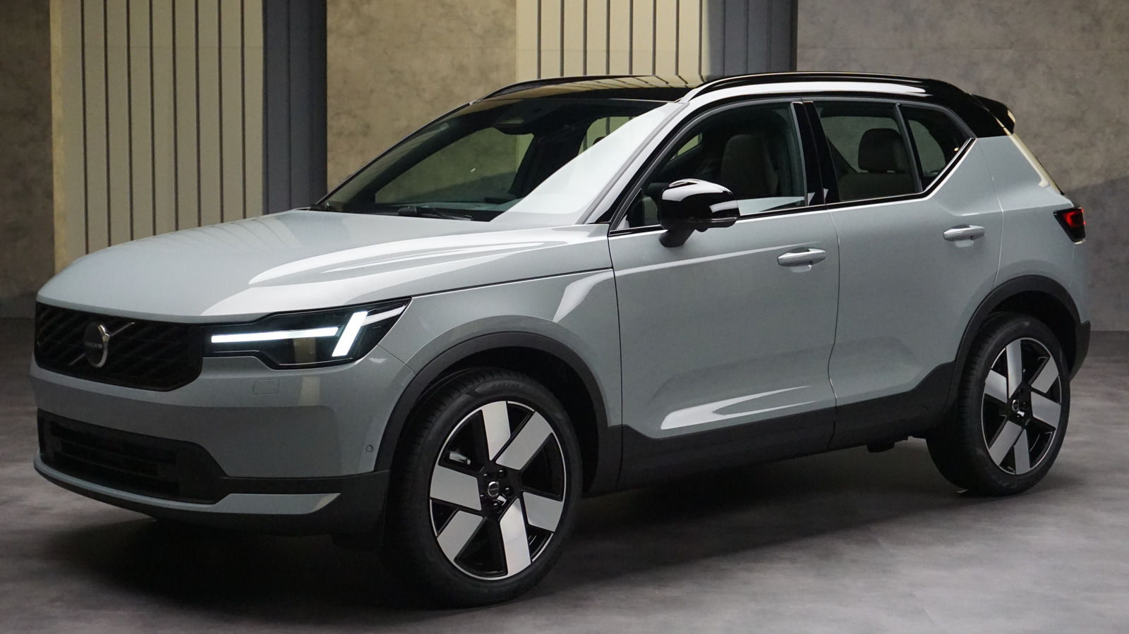2028 Volvo XC40