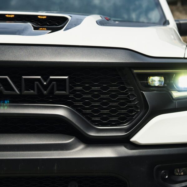 Ram позбудеться системи eTorque на V8 Hemi 5.7 л у 2027 році