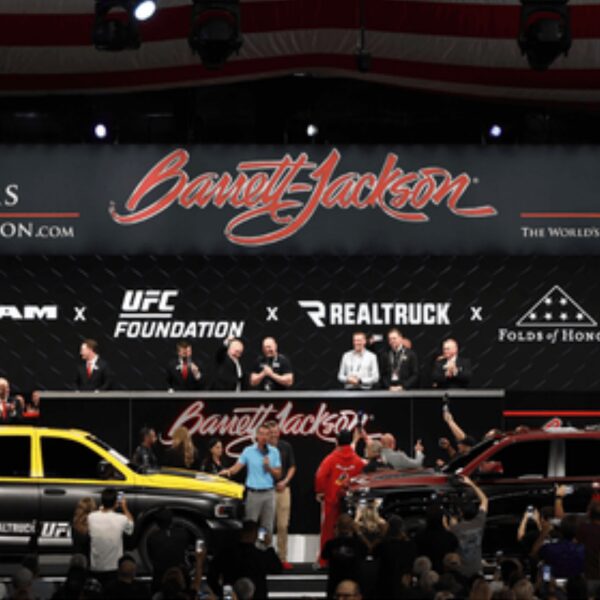 Дейна Вайт витратив $1.5 мільйона на два Ram SRT, включно з 900-сильним Rumble Bee