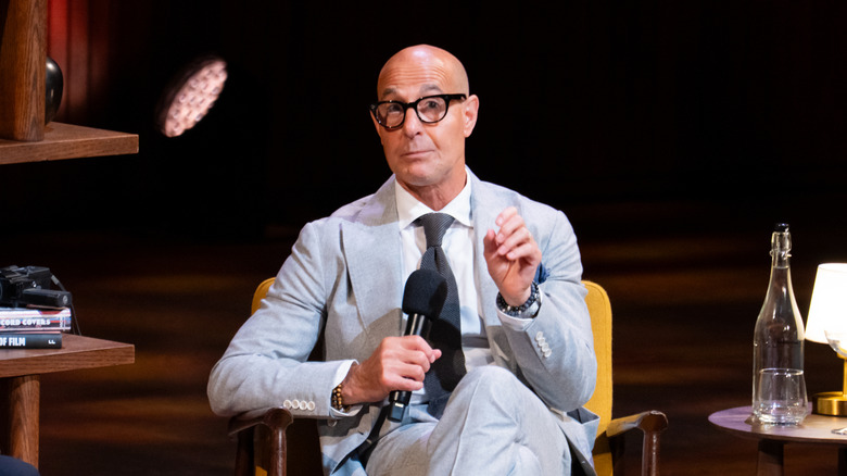 Стенлі Туччі у розмові з Гері Лайнекером на сцені під час Stanley Tucci: Film, Food and Me у Royal Festival Hall у Лондоні, Англія, 6 вересня 2026 року.