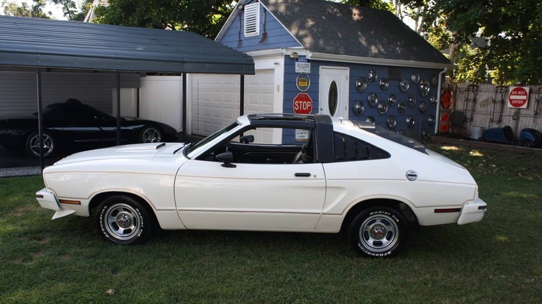 Ford Mustang II Liftback 1978 року, вид збоку