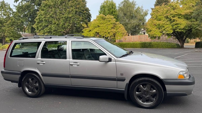 2000 Volvo V70 XC з відновленим техпаспортом, вид збоку