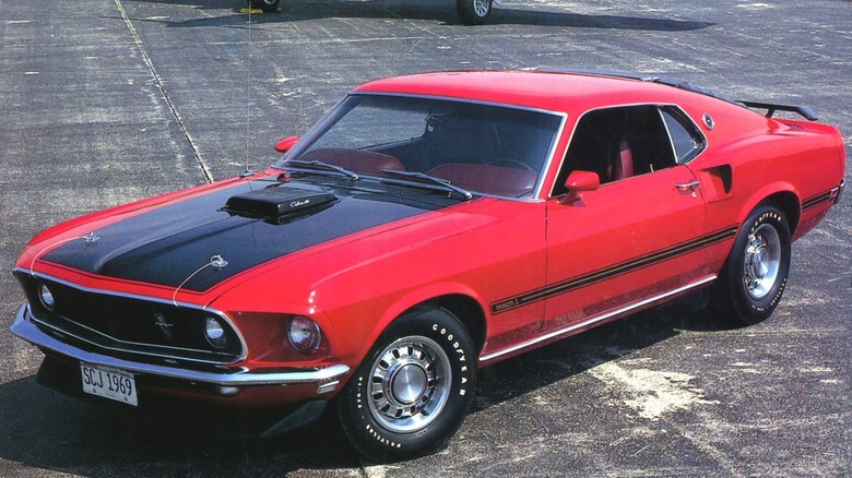 Передній ракурс 1969 Ford Mustang Mach 1