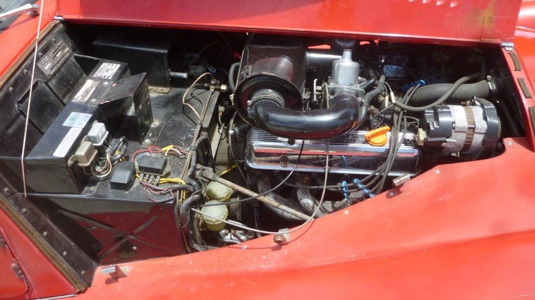1973 Morgan Plus 8 двигун Rover V8
